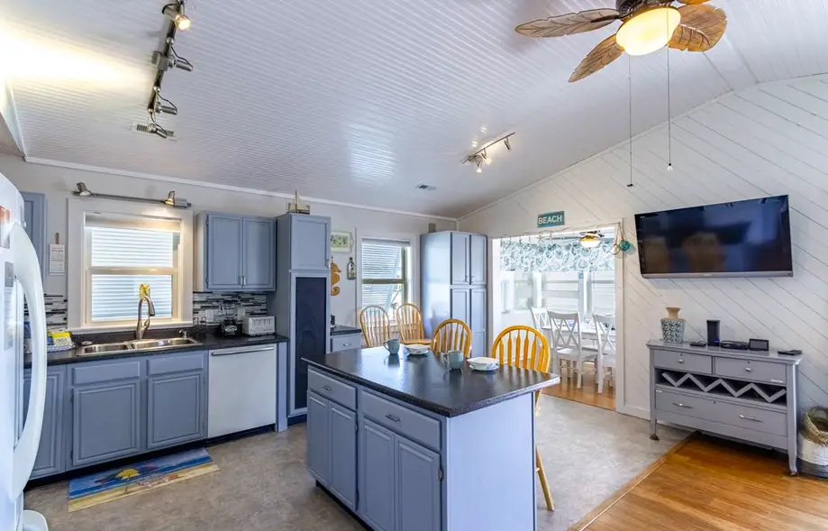 The Purple Whale 493